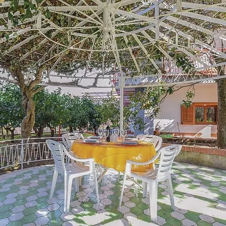 Holiday home Donna Melania House *